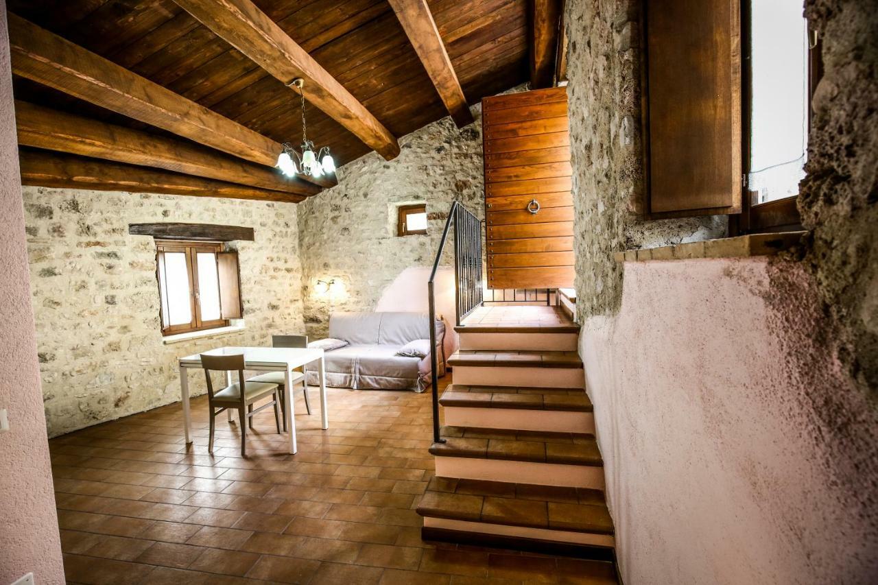 Apartamento Le Aie Di Postignano Sellano Exterior foto
