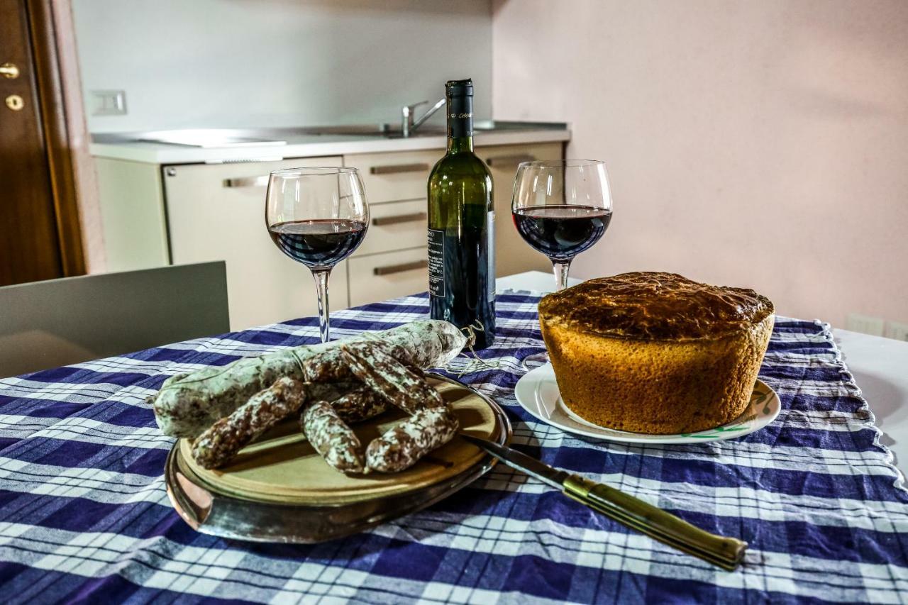 Apartamento Le Aie Di Postignano Sellano Exterior foto