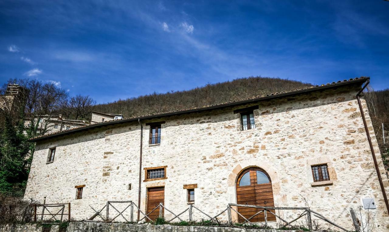 Apartamento Le Aie Di Postignano Sellano Exterior foto