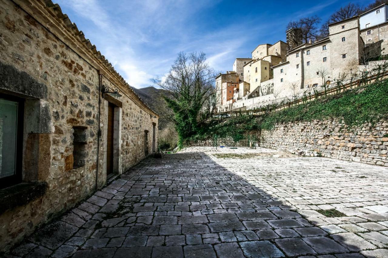 Apartamento Le Aie Di Postignano Sellano Exterior foto